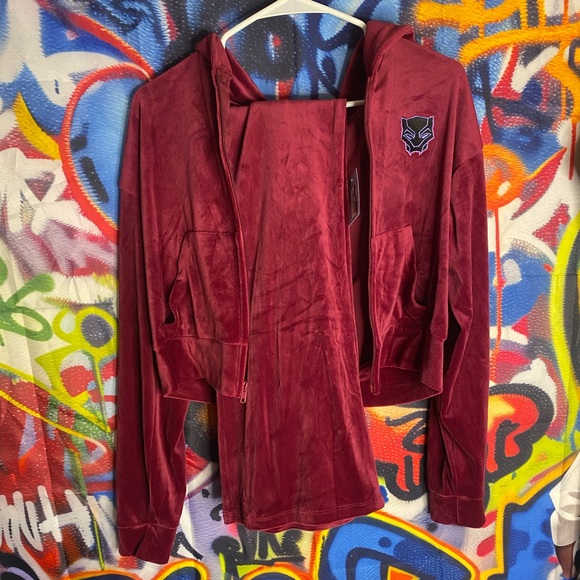 Wakanda forever sweat suit size xl - Picture 1 of 3